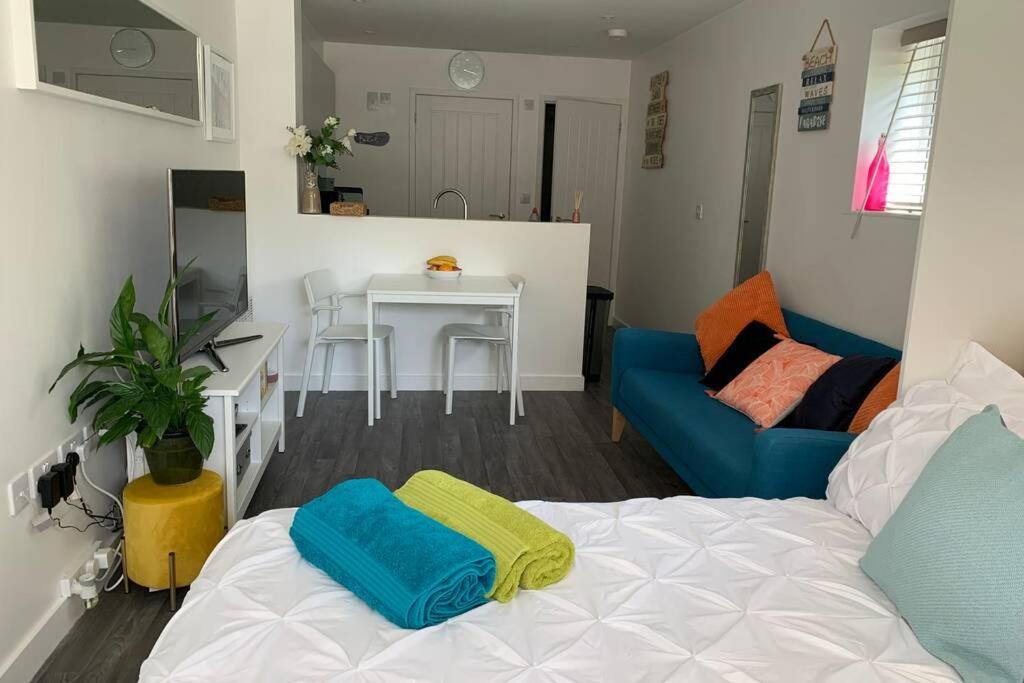 Bournemouth Nr Town Beach Train Coach Shops Lovely Entire Apartment Allows Quiet Good Dogs Exterior foto