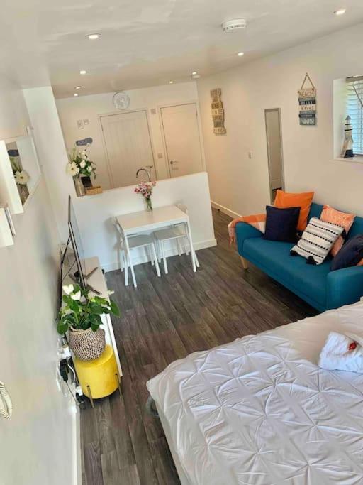 Bournemouth Nr Town Beach Train Coach Shops Lovely Entire Apartment Allows Quiet Good Dogs Exterior foto